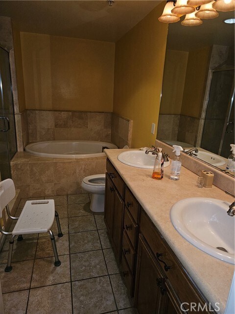 Building Photo - 14343 Burbank Blvd