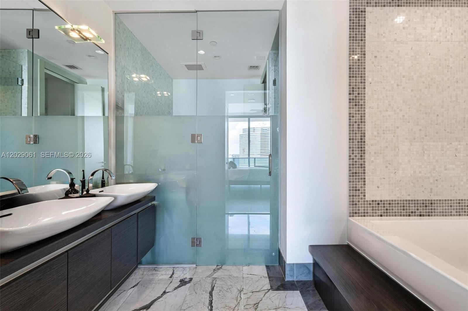 Building Photo - 200 Biscayne Boulevard Way