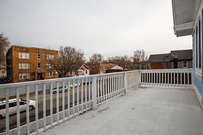 Building Photo - 1221 California Ave