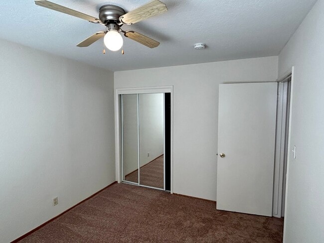 Building Photo - Very nice single family house in the Grimm...