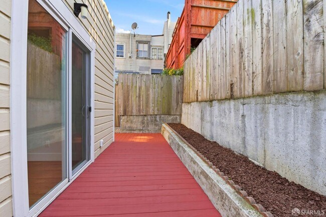 Building Photo - 526 Silver Ave