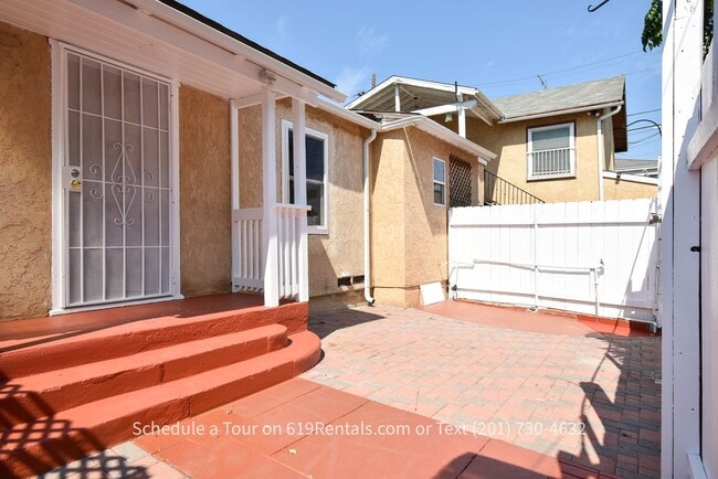 Building Photo - 3 Bedroom, 2 Bath House on Shared Lot