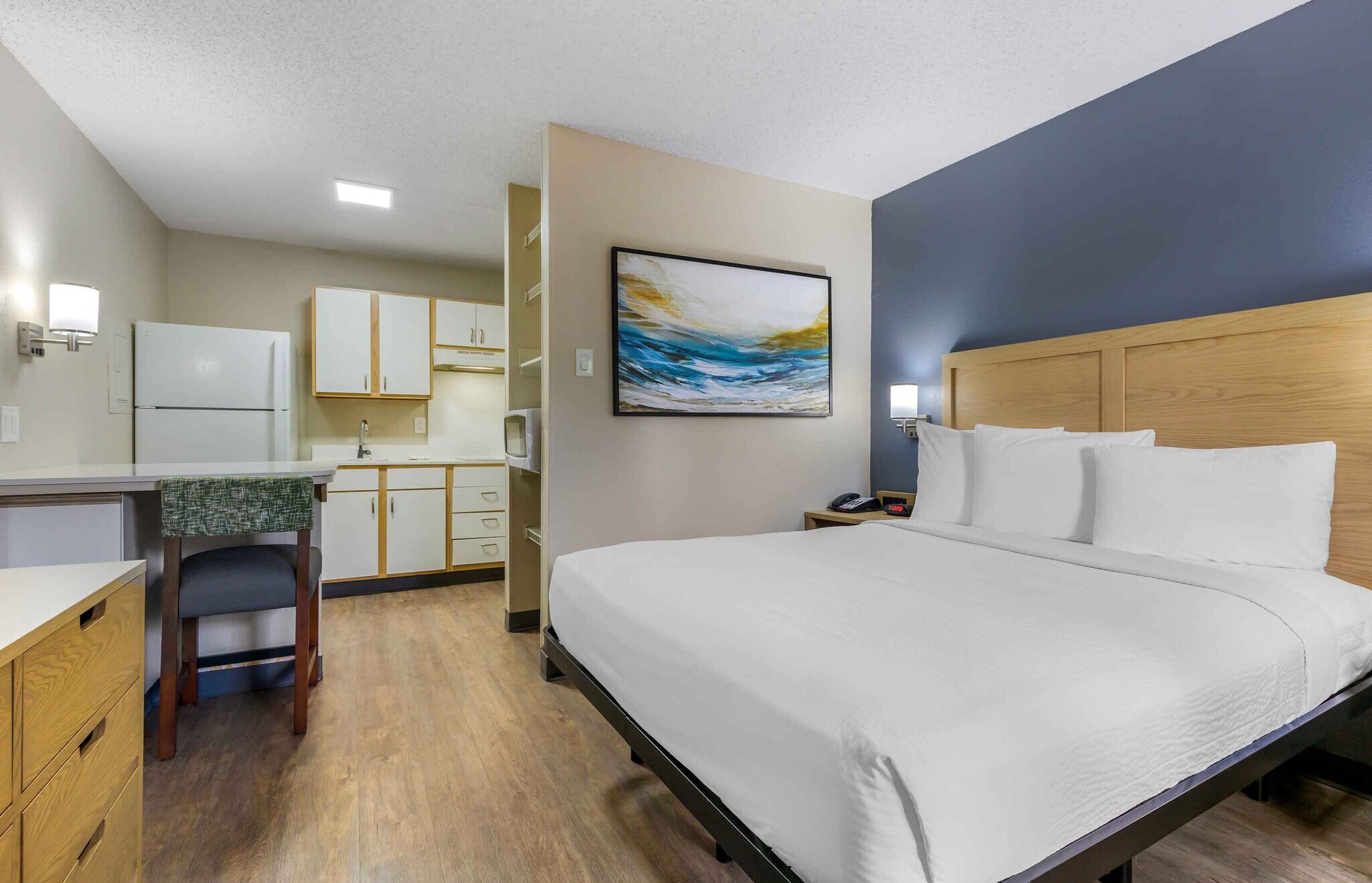 Building Photo - Furnished Studio-Arlington