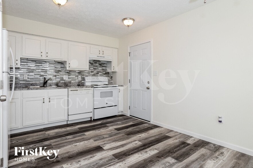 Building Photo - 1605 Rock Creek Dr