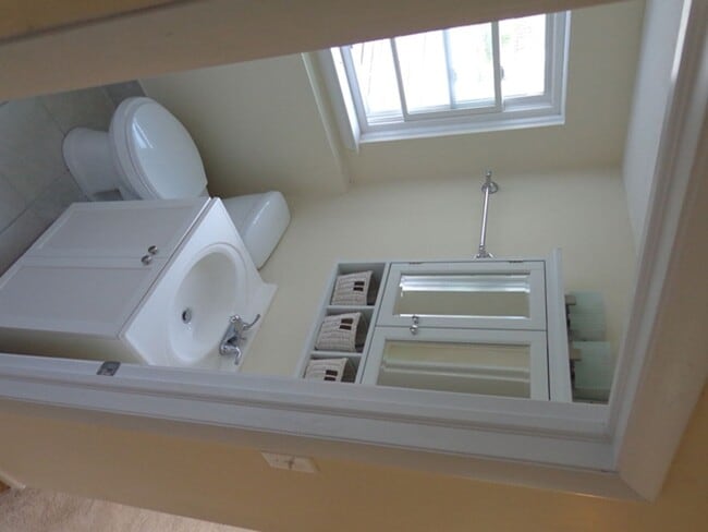 Building Photo - Spacious 3-Bedroom Split-Level Home with L...