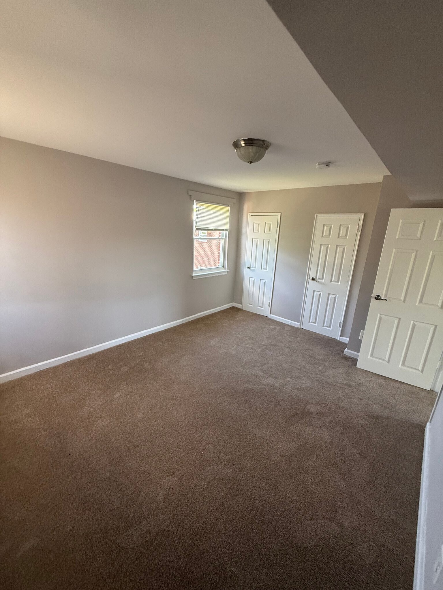 Building Photo - 2125 Cameron Dr
