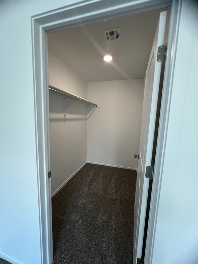 Building Photo - Brand New Old Sorrel Townhomes