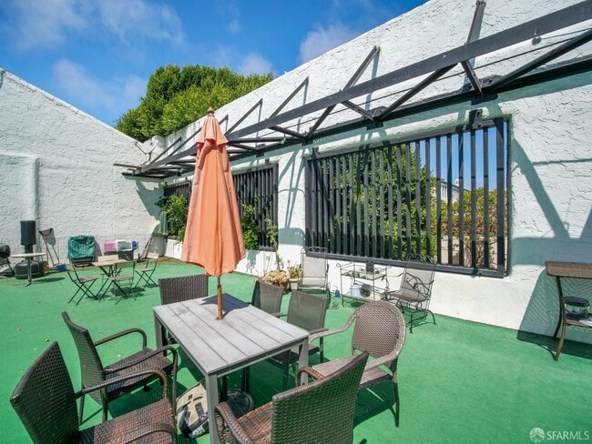 Building Photo - 407 Sanchez St