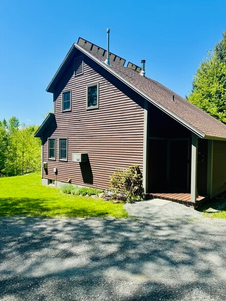 Building Photo - 427 Solar Way Dr