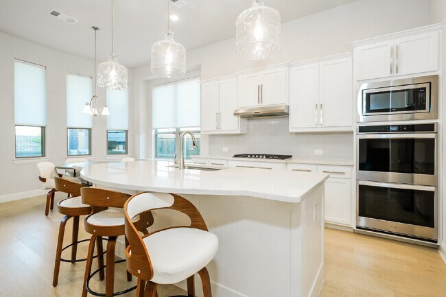 Building Photo - COMING SEPTEMBER - Spectacular Mansfield Retreat with Pool & Outdoor Kitchen!