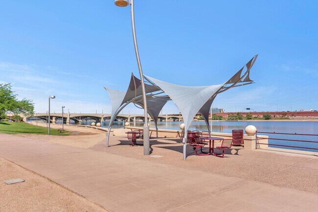 Building Photo - FANTASTIC 2 BED 2 BATHS IN SCOTTSDALE **Cashless Deposit Available!!!** 15 min to ASU