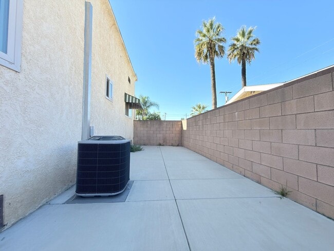 Building Photo - 1007 De Foe St