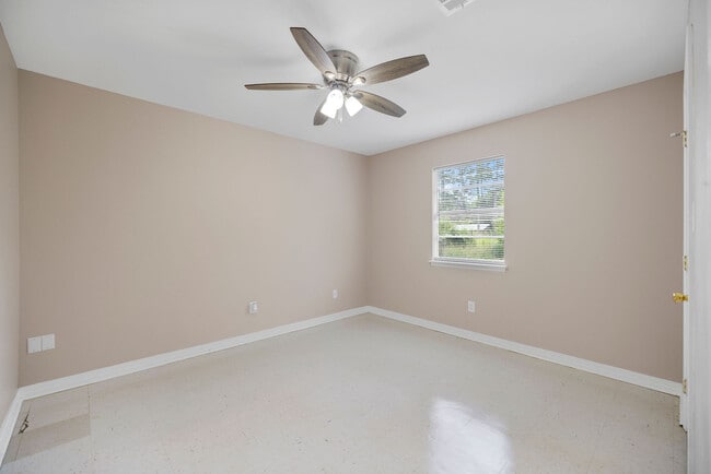 Building Photo - 811 S Olive St