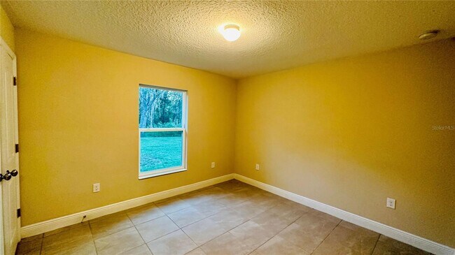 Building Photo - 4340 Lake Shore Dr