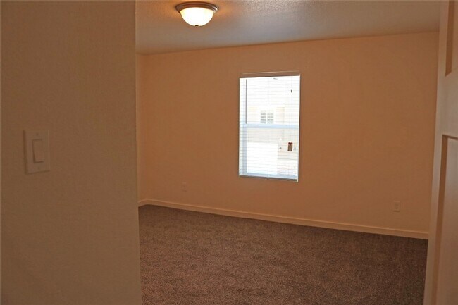 Building Photo - 10535 Mills Rd