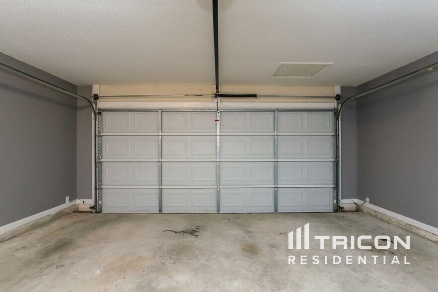 Building Photo - 221 Rosemont Ct