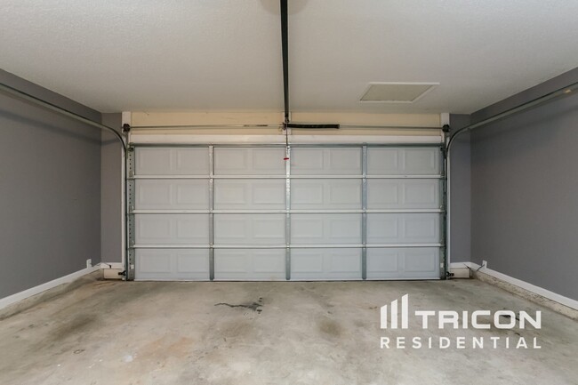 Building Photo - 221 Rosemont Ct