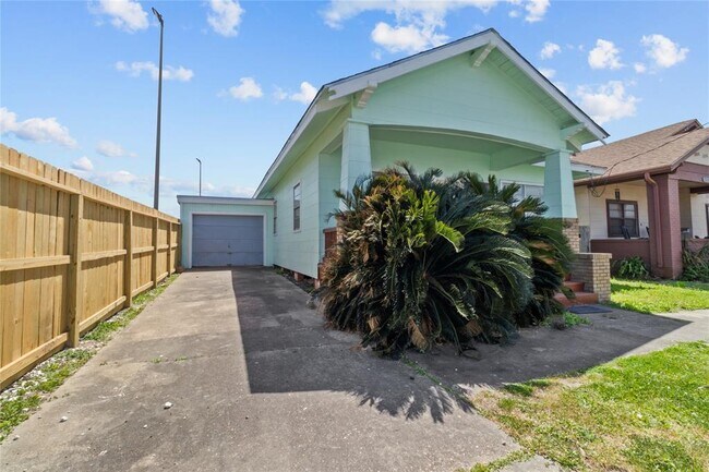 Building Photo - 1521 Avenue O