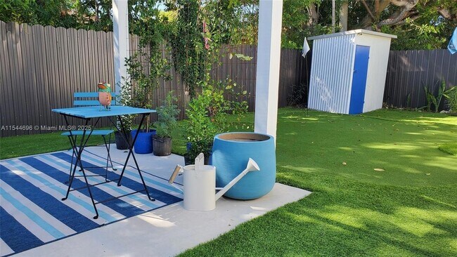 Building Photo - 740 SW 9th St