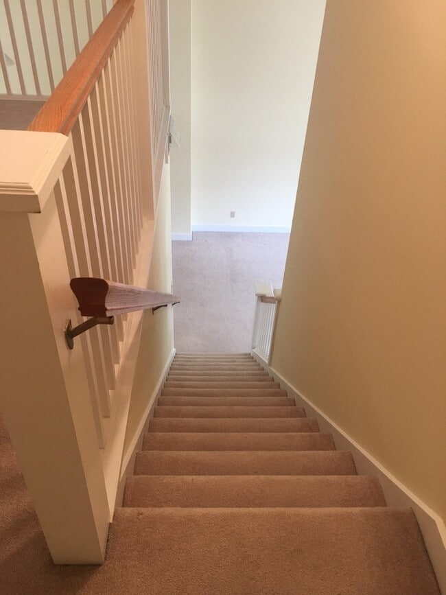Building Photo - 2 bedroom, 2 bath Condo in Madison Park: A...