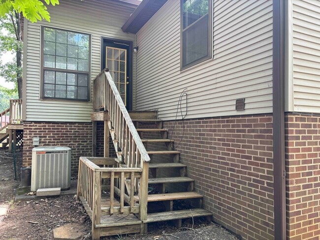 Building Photo - Beautiful Single Family Home Located Near ...
