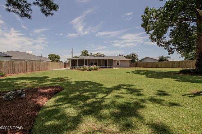 Building Photo - 115 Circle Dr