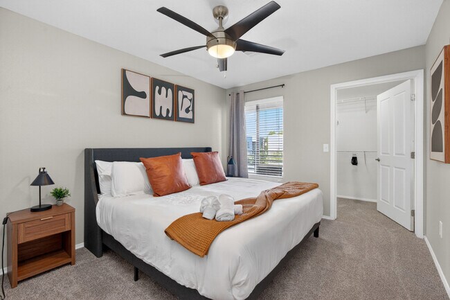 Building Photo - 15164 N 140th Dr