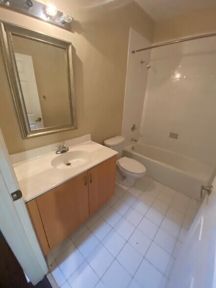Building Photo - 3538 NW 29th Ct