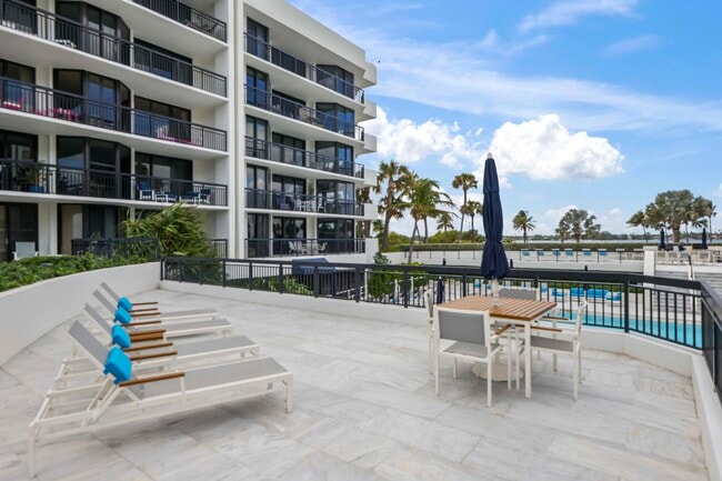 Building Photo - 3140 S Ocean Blvd