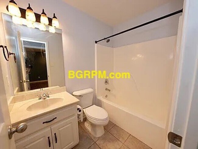 Building Photo - 4 Bdrm, 2 Bath, Cabot Home,