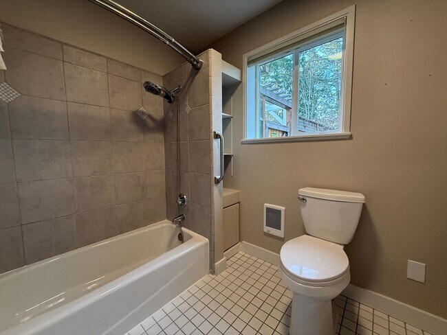 Building Photo - One bedroom/One Bath Apartment with outdoor space on quiet flag lot!  Available Now