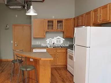 Building Photo - 523 Jackson St