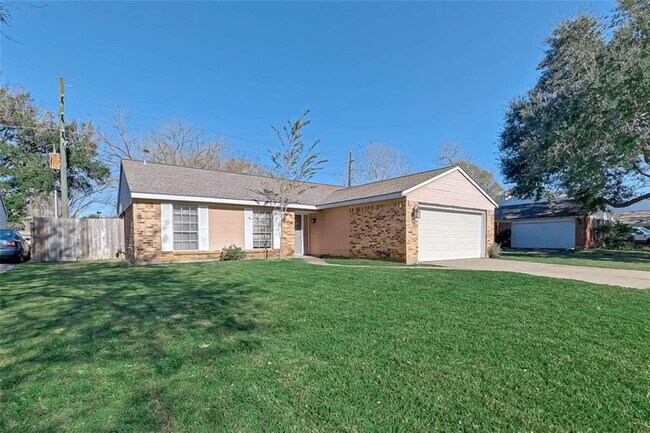 Primary Photo - 2411 Country Pl Dr
