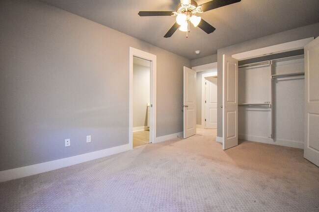 Building Photo - Luxurious 4 Bedroom, 3.5 Bathroom Home In Fayetteville, AR