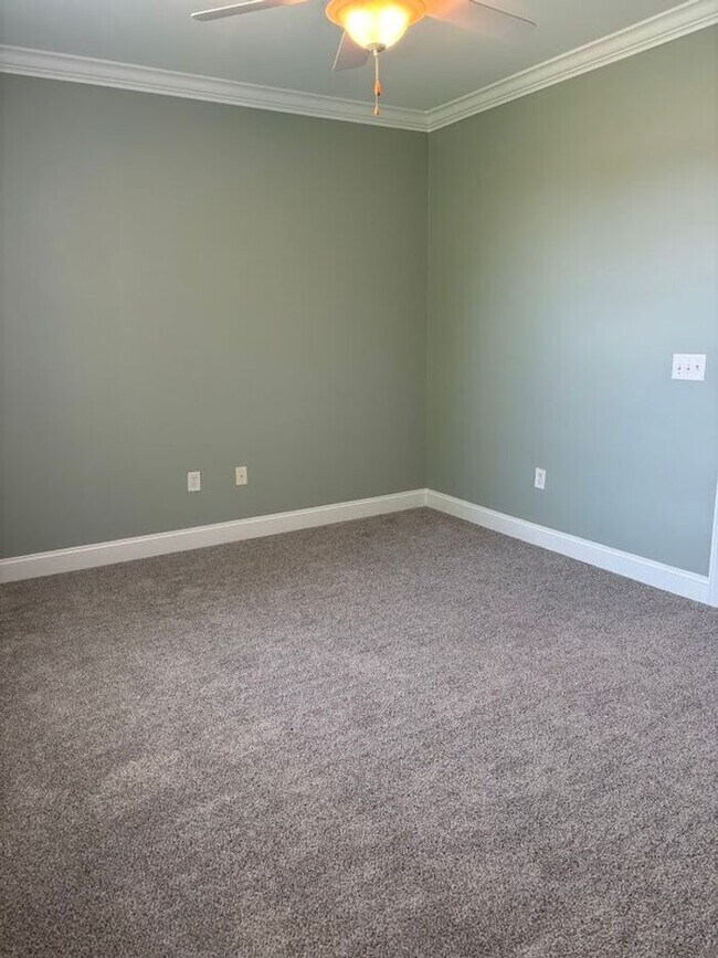 Building Photo - 89 Gallery Dr