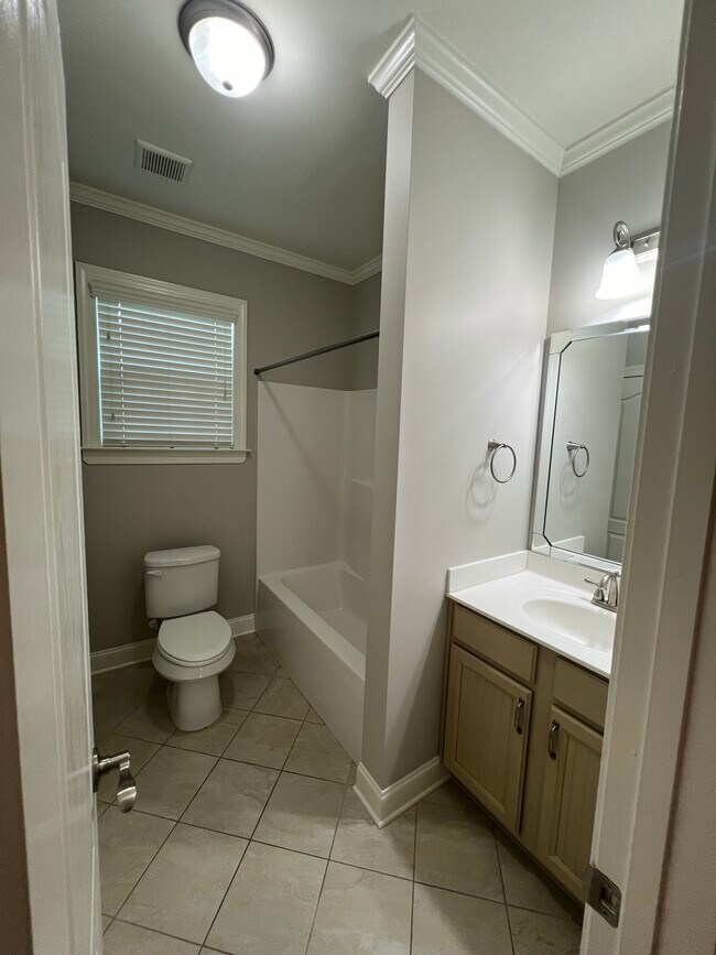 Building Photo - 984 Tender Dr