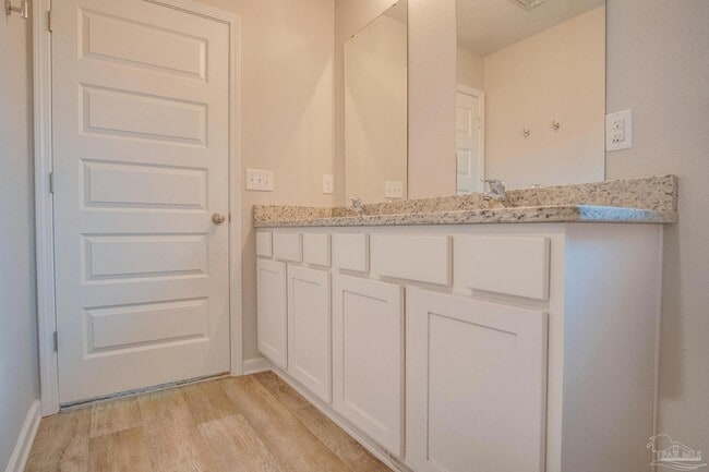 Building Photo - 7818 Lakeside Oaks Dr