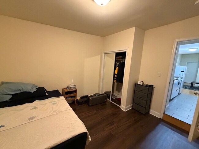 Building Photo - 1630 N Sydenham St