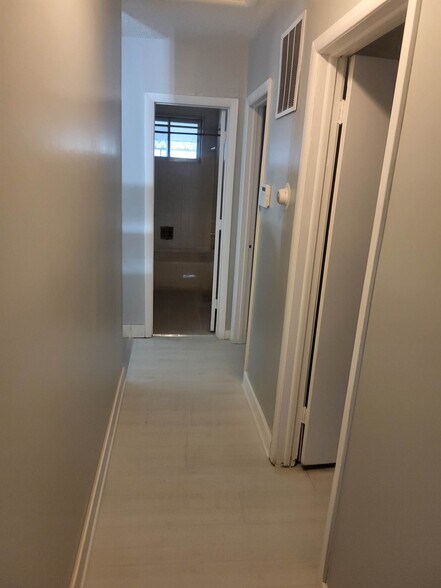 Hallway showing entrance to bathroom - 5074 Fortman Dr