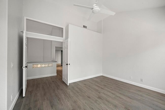 Building Photo - 7274 Shoreline Dr