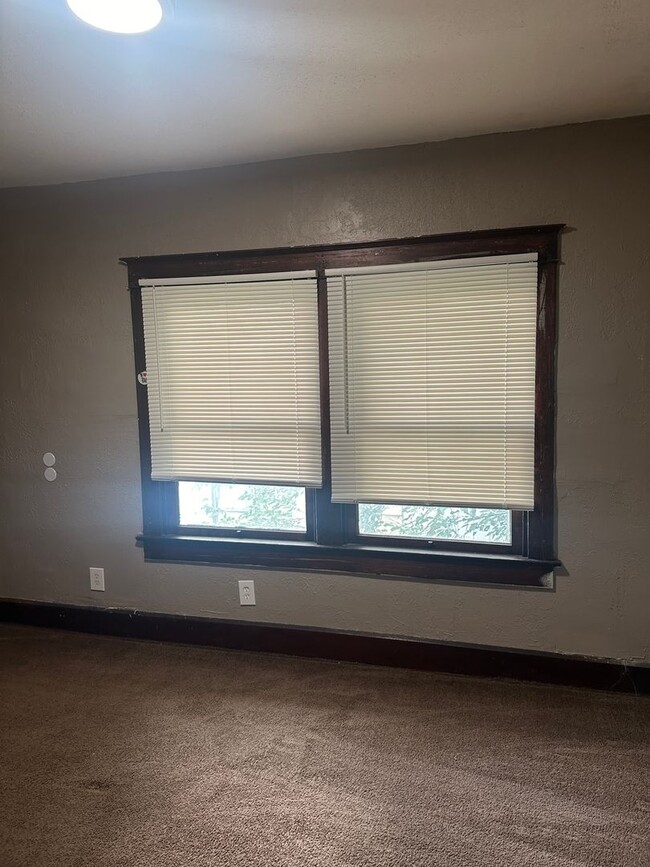 Building Photo - 636 N Oakland Ave