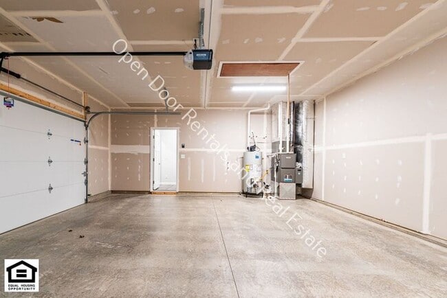 Building Photo - 307 Toledo St