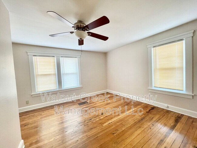 Building Photo - 136 Cleveland St