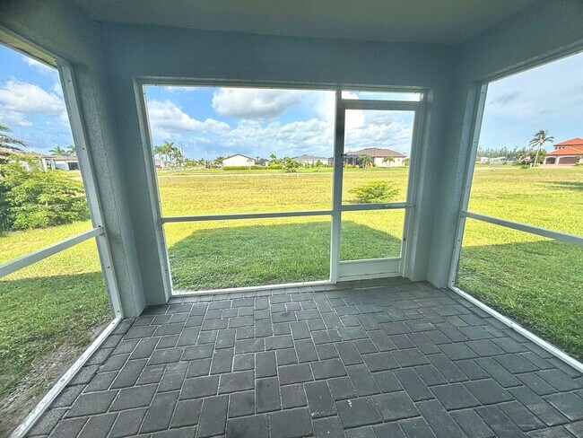 Building Photo - Spacious & Modern 3 Bed, 2 Bath in NW Cape...