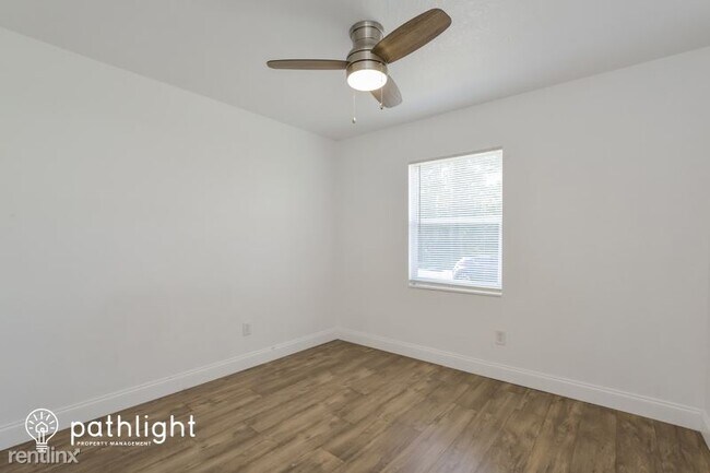 Building Photo - 3 br, 2 bath House - 2129 Willow Oak Drive...