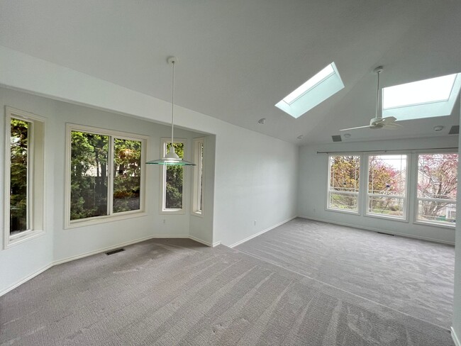 Building Photo - Incredible Sexton Mountain/Murray Hills 4 bed, 3 bath Home! + HUGE BONUS ROOM! Fenced Yard, updat...