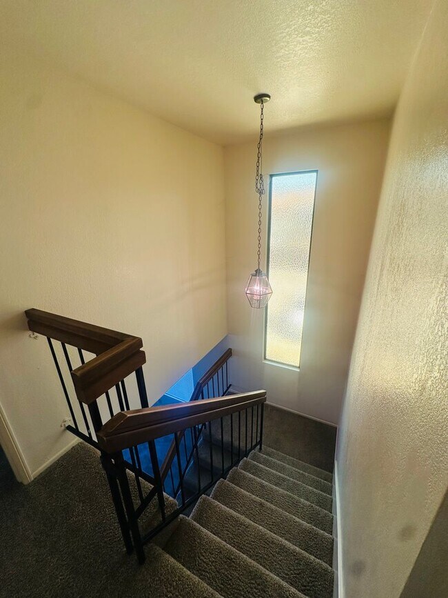 Building Photo - 1314 W Apricot Ave