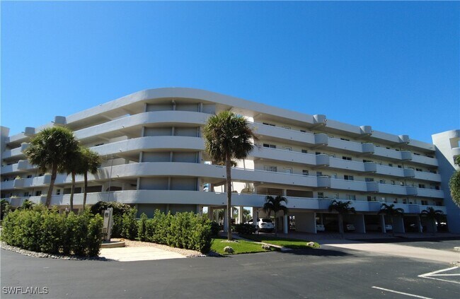 Building Photo - 12945 Vanderbilt Dr