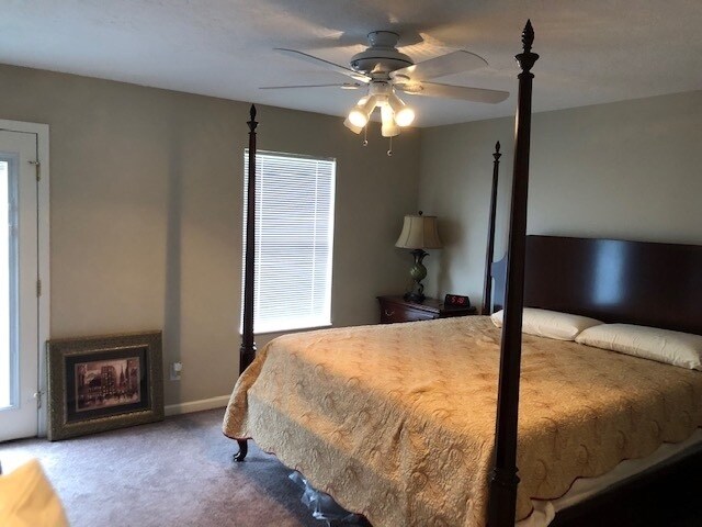 Building Photo - Large 4 Br, 3 Bath Duplex with full Basement