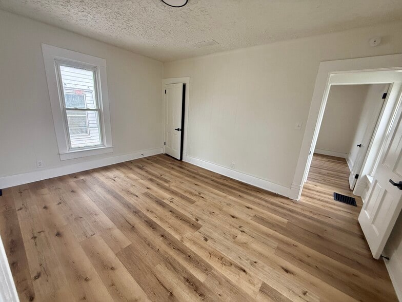 Building Photo - 130 E Woodrow Ave